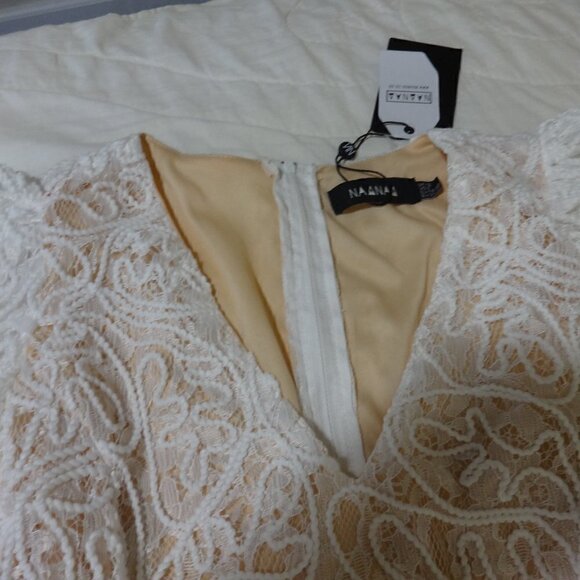 NAANAA, white lacy romper size 8 (US) new with tags v neck lined body very soft - Picture 13 of 14